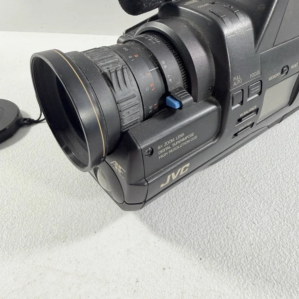 JVC GR-S70U Super VHS-C Video Movie Camcorder Vintage POWERS ON AS IS READ